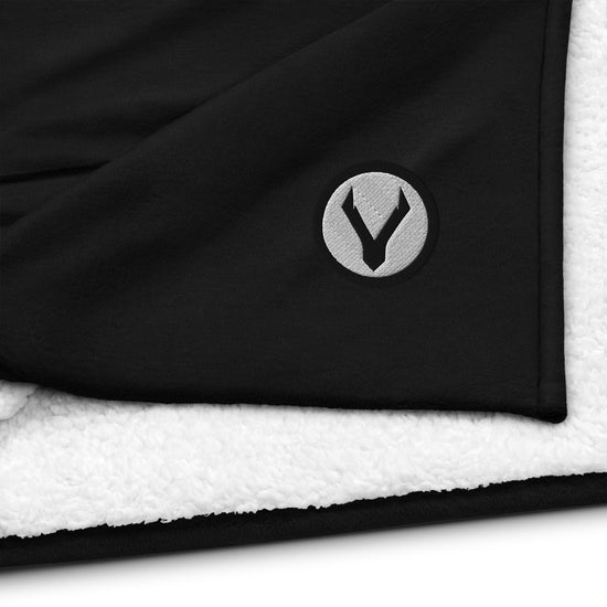 Load image into Gallery viewer, Wildebeest Premium sherpa blanket

